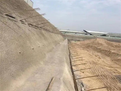 平泉河道边坡加固